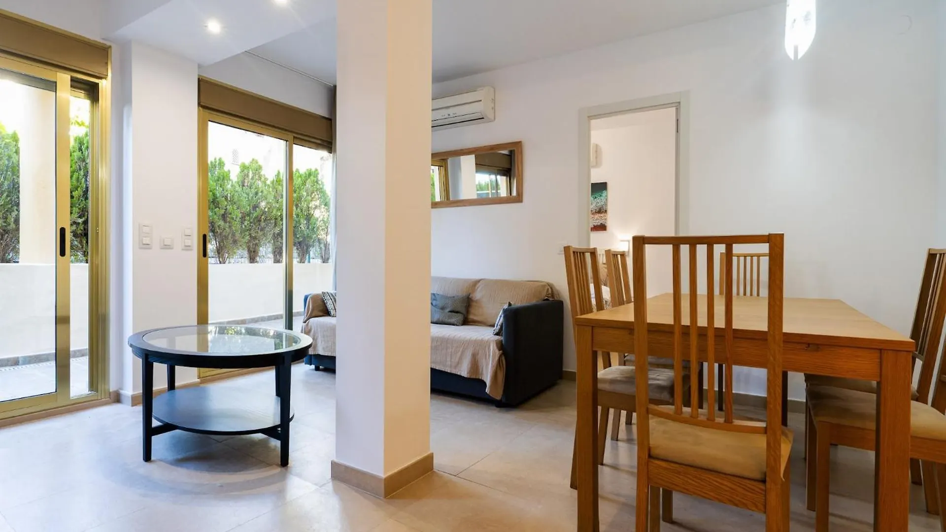 Beachside Apartment With Shared Pool 마르베야 0*,  스페인